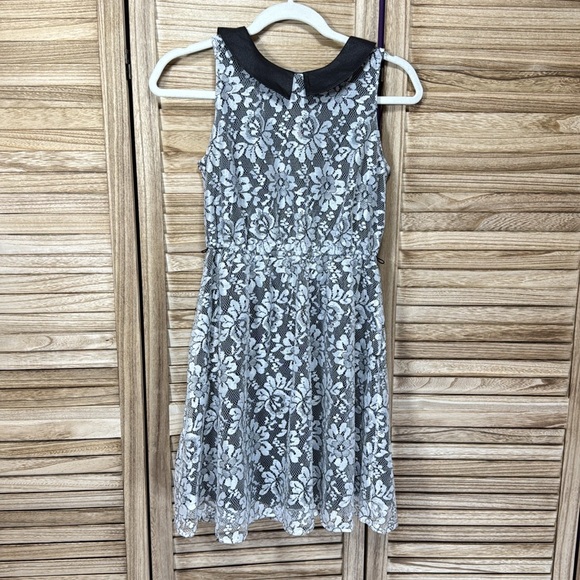 Sleeveless Black and White Dress Lined With Collar Size Small - Picture 8 of 10